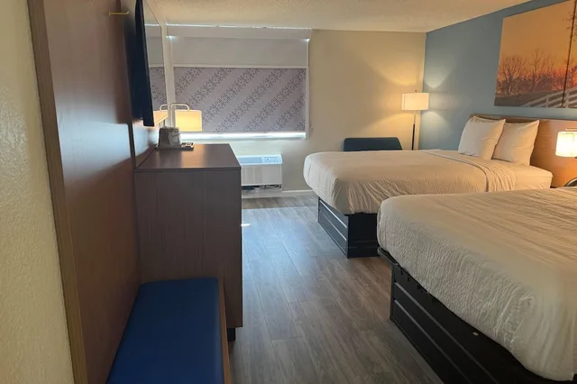 غرفة بسريرين كوين، Days Inn & Suites by Wyndham Festus 3/9