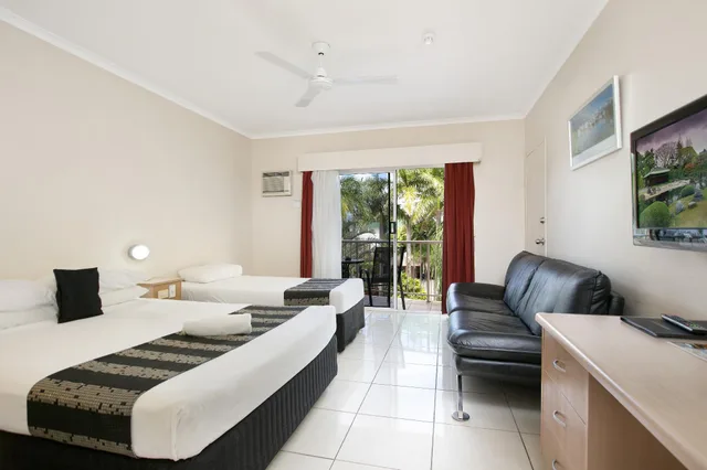 غرفة بسريرين منفصلين بشرفة، Cairns City Sheridan 1/2