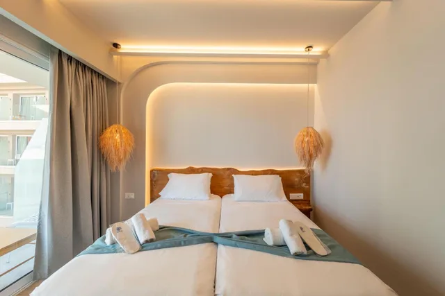 غرفة ديلوكس بإطلالة على البحر، Arte Hotel 1/2