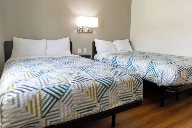 غرفة قياسية بسريرين مزدوجين للمدخنين، Motel6 Lufkin, TX 2/7