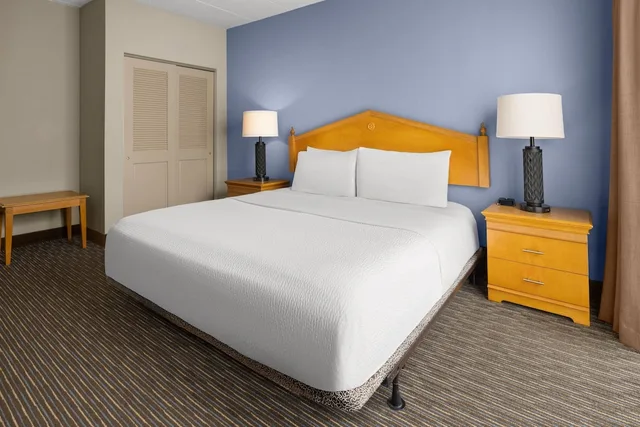 غرفة بسرير كينج لذوي الإعاقة، Days Hotel by Wyndham Toms River Jersey Shore 1/7