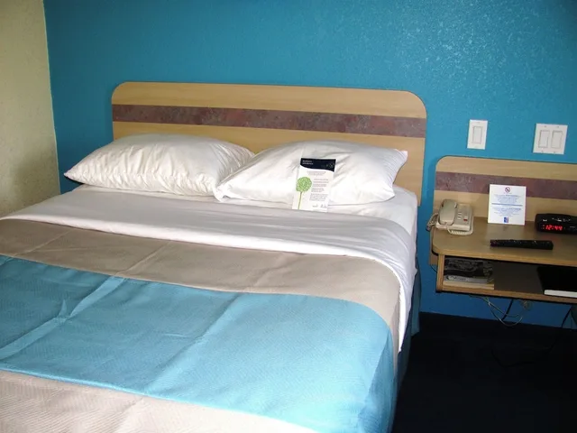 غرفة قياسية بسرير كوين، Motel6 Huntsville, ON 4/8