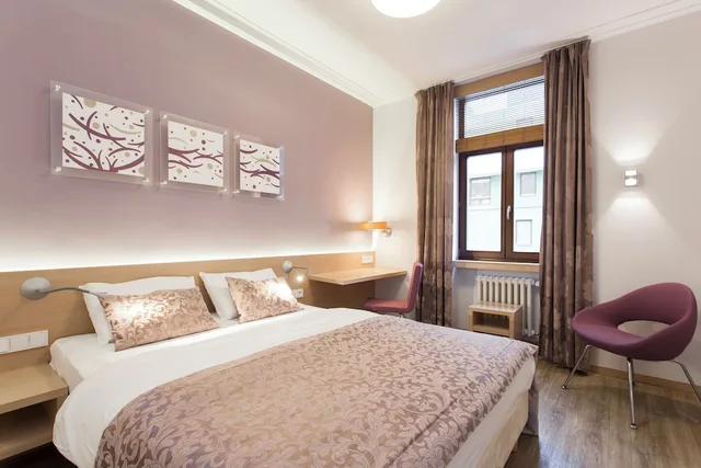 جناح عائلي بسرير مزدوج وسريرين منفصلين، CAROL HOTEL 2/5