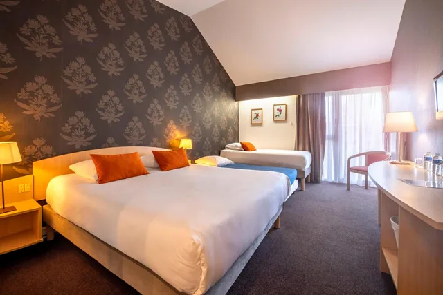 غرفة رباعية، HOTEL LE RELAIS FLEURI 1/2