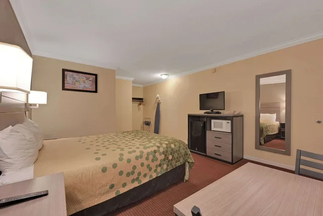 غرفة قياسية بسرير كوين، Econo Lodge Woodland near I-5 3/6