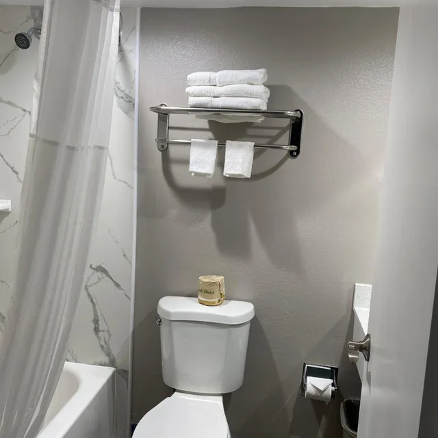 2 Queen Beds - Non-Smoking, Micfridge، Motel6 Bullhead City, AZ 6/7