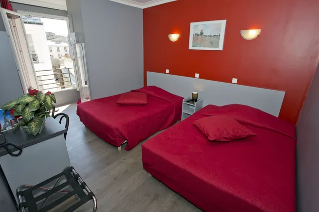 غرفة بسريرين منفصلين، Hipotel Paris Voltaire Bastille 4/10