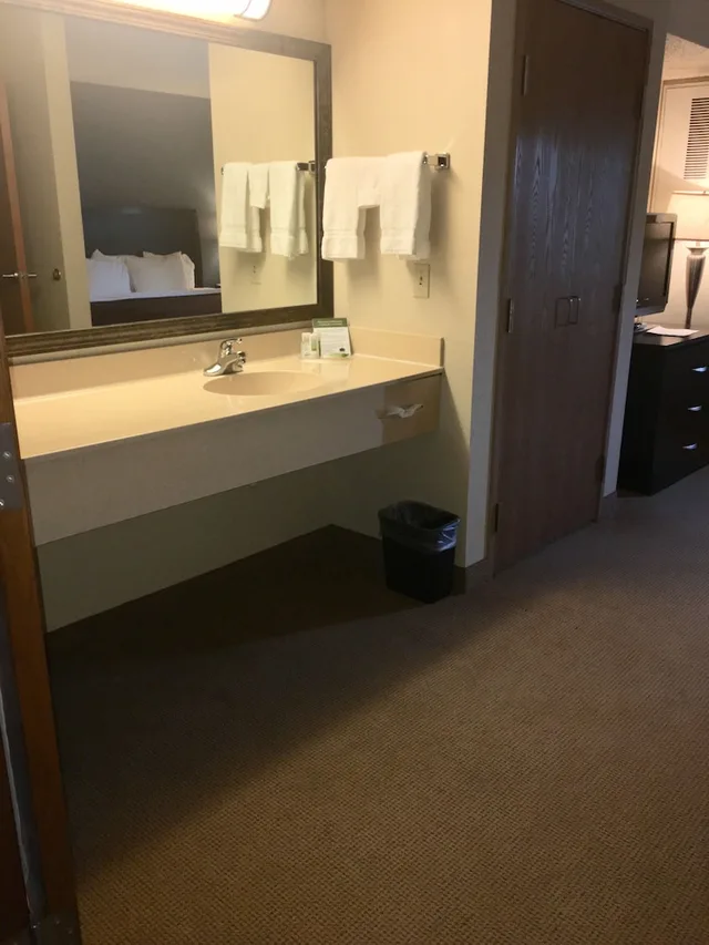 جناح بسرير كينج بغرفة نوم واحدة، Americinn By Wyndham Monmouth 4/4