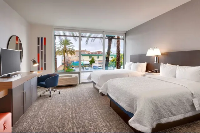 استوديو بسريرين كوين، Hampton Inn Suites Anaheim Resort Convention Center 1/2