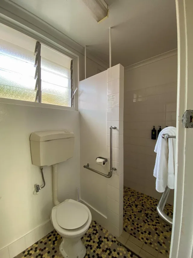 غرفة عائلية بسرير مزدوج وسريرين منفصلين، Flinders Motel 4/4
