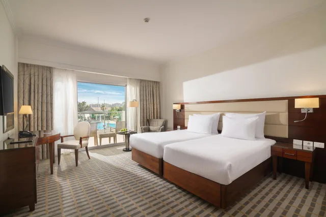 Deluxe, Twin Beds, Pool View, Steigenberger Pyramids Cairo 3/3