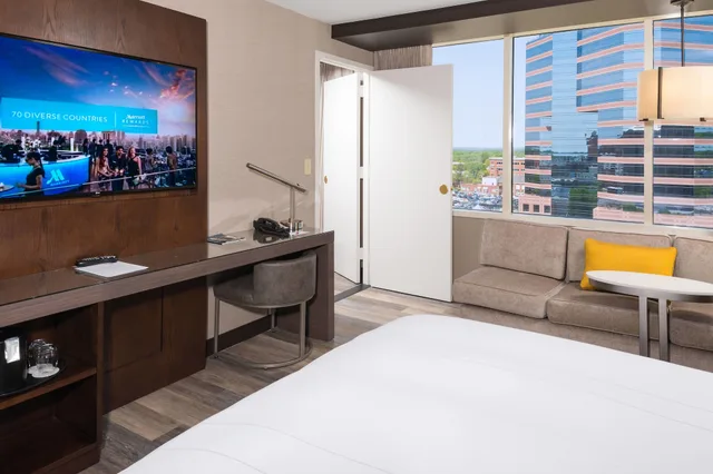 غرفة بسرير كينج، Durham Marriott City Center 7/20
