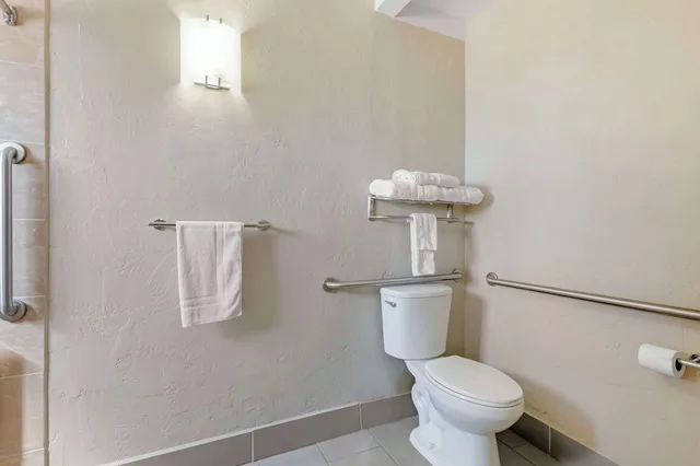غرفة قياسية بسرير كينج لذوي الإعاقة، Best Western Mission Inn 4/7