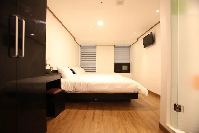 Standard, Triple, 1 Double and 1 Single Bed, Myeongdong Mom House 2/3