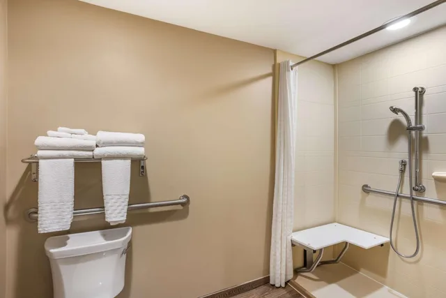 جناح بسريرين كوين وسرير كوين مع أريكة، Best Western Plus Intercourse Village Inn & Suites 6/6
