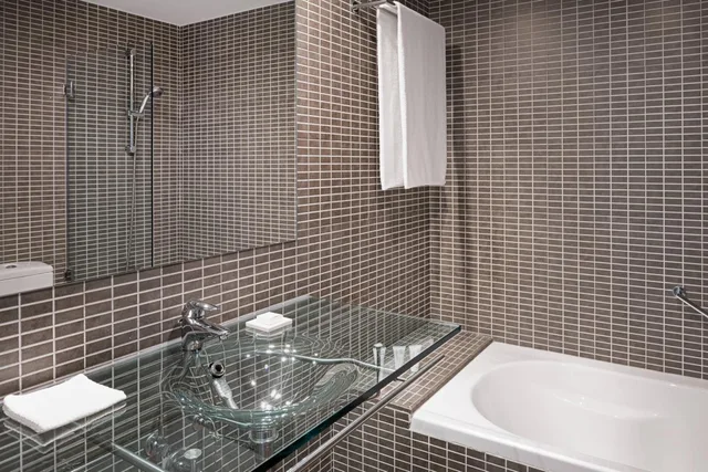 غرفة قياسية بسرير كوين، AC Hotel Algeciras by Marriott 3/5