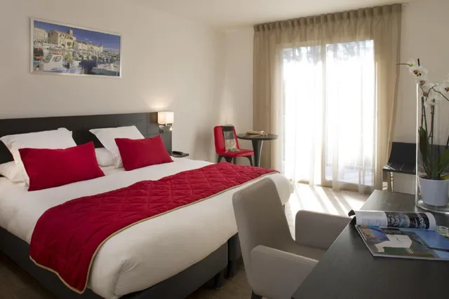 Superior, Queen Bed, Country Side View, Terrace، Hôtel Corniche Du Liouquet 2/6