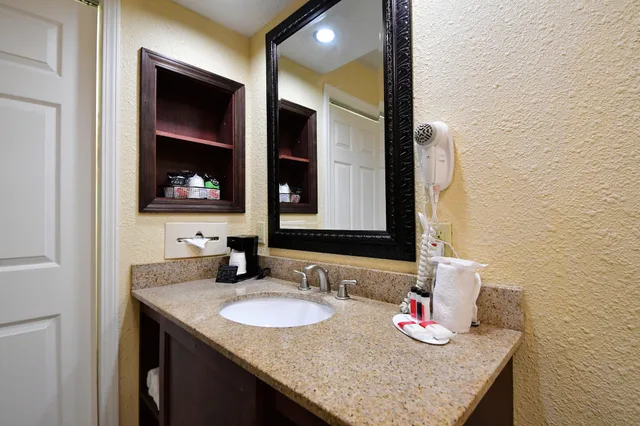 غرفة بسريرين كوين، Ramada Hotel & Conference Center By Wyndham Jacksonville 4/4