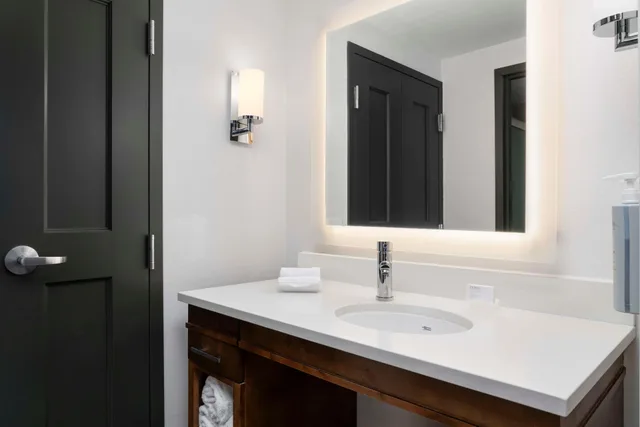 2 Bedrooms, Suite, 1 King or 2 Queen Beds, 2 Bathrooms، Homewood Suites by Hilton Boston Brookline Longwood Medical 8/10