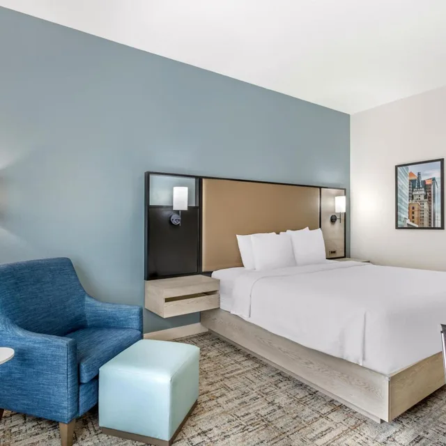 غرفة بسرير كينج بحوض استحمام لذوي الإعاقة، Best Western Plus Airport Inn Suites Salt Lake City 4/6