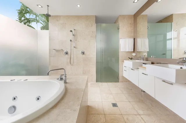 غرفة تنفيذية بسرير كينج وسريرين منفصلين بغرفتي نوم، Oaks Casuarina Santai Resort 5/7
