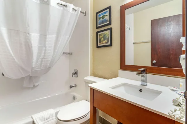 غرفة بسريرين مزدوجين، Comfort Inn & Suites South Hill I-85 3/3