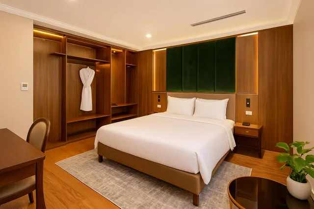 غرفة تنفيذية بسرير كينج بشرفة، Silk Queen Grand Hotel 4/6