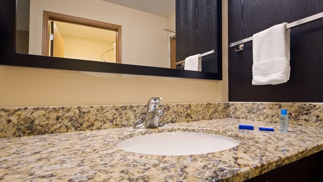 جناح عائلي بسرير كوين وسرير فردي وسرير بطابقين، Best Western Lakewinds 11/14