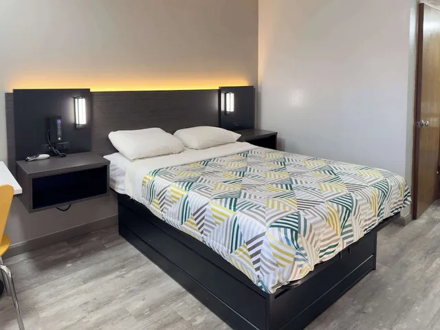 غرفة قياسية بسرير كينج، Motel6 Dyersburg, TN 3/10