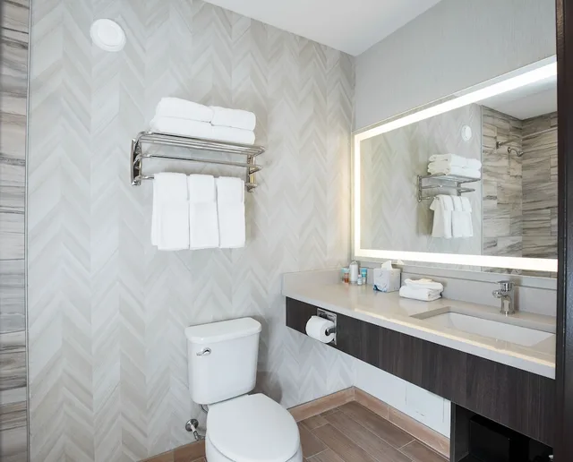 Standard, 2 Queen Beds, Pomeroy Inn & Suites Prince George 3/4