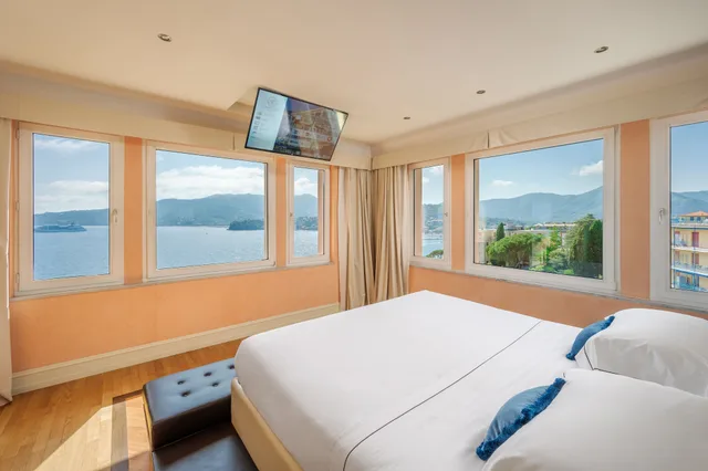 جناح بانورامي بسريرين كينج بإطلالة على البحر بشرفة بغرفتي نوم، Grand Hotel Bristol Resort and Spa 3/10