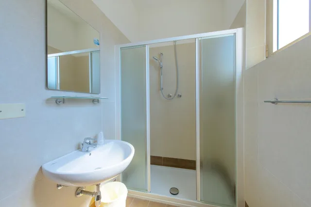 غرفة رباعية، Hotel Sirena 7/9
