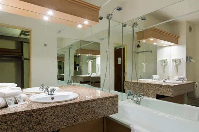 استوديو بسريرين منفصلين بمطبخ صغير، Comfort Hotel Toulouse Sud 7/7