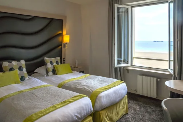 Double Emeraude Transat sea view، Le Grand Hotel Des Thermes 2/2