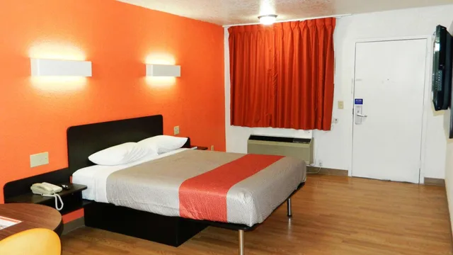 غرفة بسرير كوين لغير المدخنين، Motel6 Oklahoma City, OK - Airport East 2/10