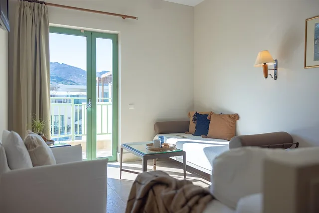 جناح مع أريكة لذوي الإعاقة، GRAND BAY BEACH RESORT KOLYMBARI 2/5