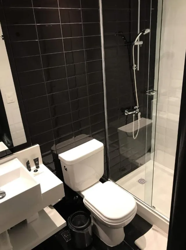 غرفة عائلية بسرير مزدوج وسريرين منفصلين، Ibis Styles Montevideo Biarritz 7/10