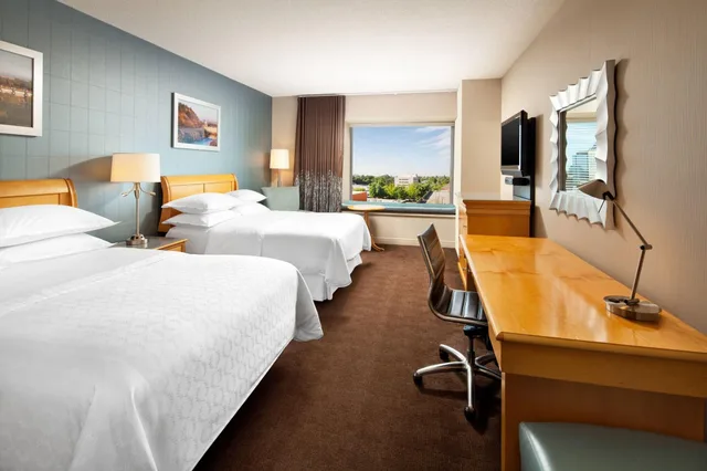 غرفة بسريرين مزدوجين، Sheraton Grand Sacramento 1/2