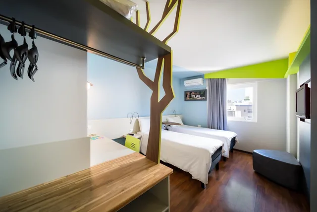 Standard, Twin Beds, ibis Styles Curitiba Centro Civico 4/10