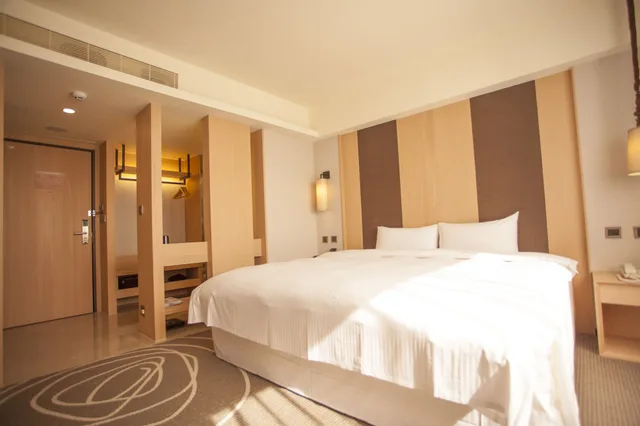 غرفة قياسية بسرير كينج، Inn By The Village 3/4