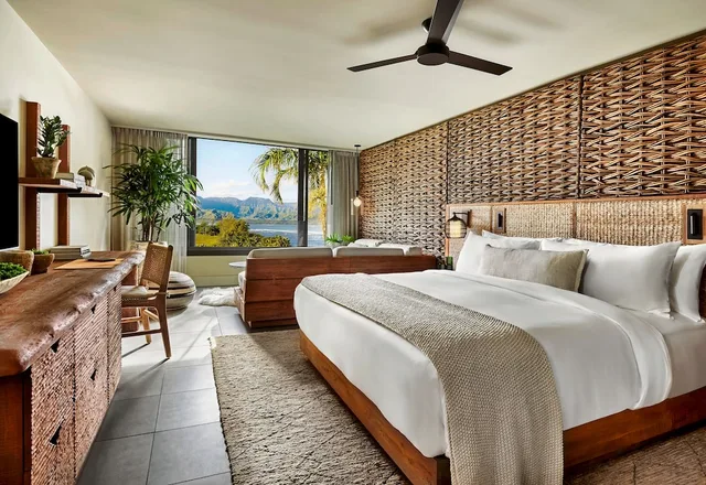 غرفة بسرير كينج بإطلالة على البحر بمنطقة جلوس، 1 Hotel Hanalei Bay 1/3