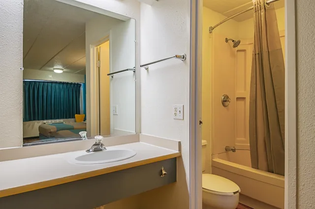 غرفة قياسية بسريرين مزدوجين، Motel6 Knoxville, TN - North 10/10