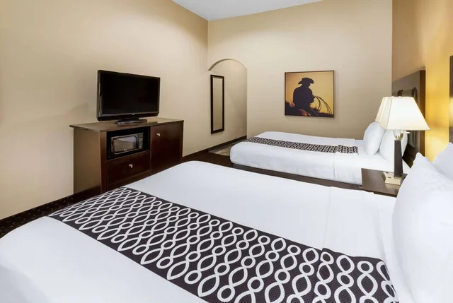 غرفة بسريرين كوين لذوي الإعاقة، La Quinta Inn & Suites by Wyndham Houston New Caney 2/4