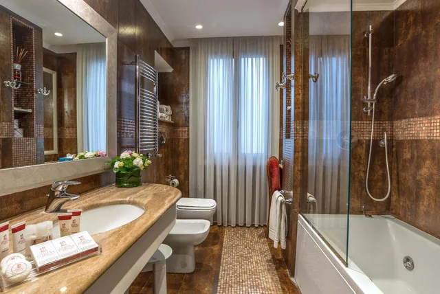 جناح جونيور مع أريكة، Forum Hotel Rome 5/10