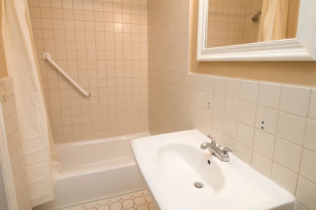 جناح عائلي بسرير كينج وسريرين منفصلين بغرفتي نوم، Carmel Wayfarer Inn 7/10