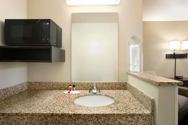 غرفة بسرير كينج، Travelodge by Wyndham Brunswick near Frederick 2/2