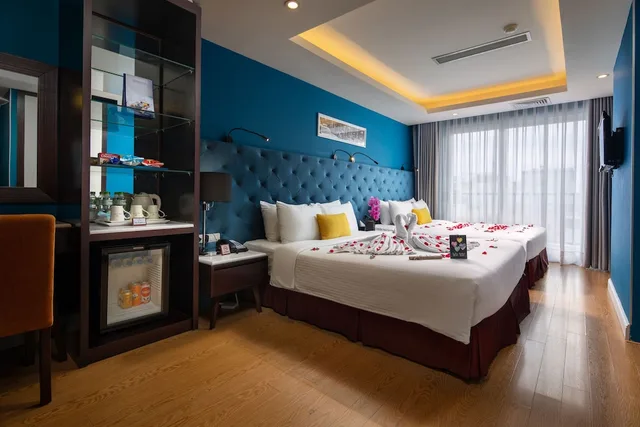 جناح عائلي بسريرين كوين بإطلالة على المدينة بشرفة، Hanoi Brilliant Hotel and Spa 1/4