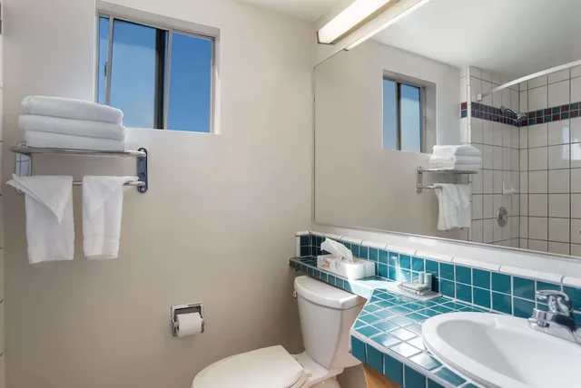 Standard, 1 Queen and 1 Single Bed, SureStay Hotel by Best Western San Rafael 8/8