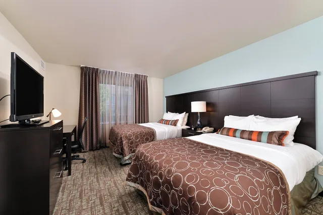 جناح بسريرين مزدوجين بغرفة نوم واحدة بمطبخ، Staybridge Suites Sioux Falls At Empire Mall 4/7