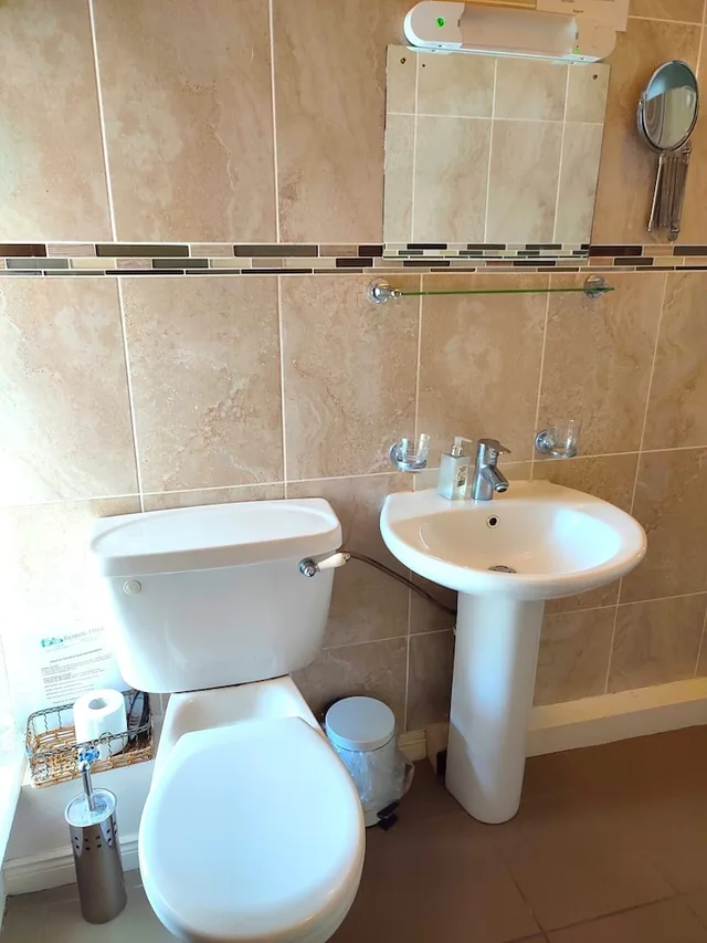 غرفة بسريرين منفصلين، Robin Hill House 3/3